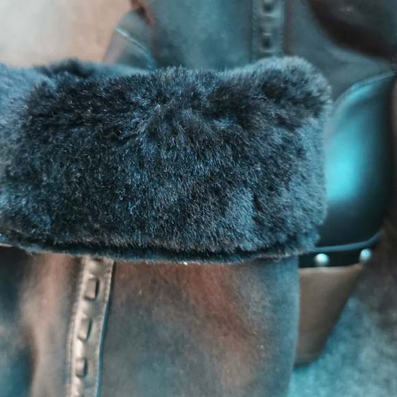 Uggs - Picture 7 of 7